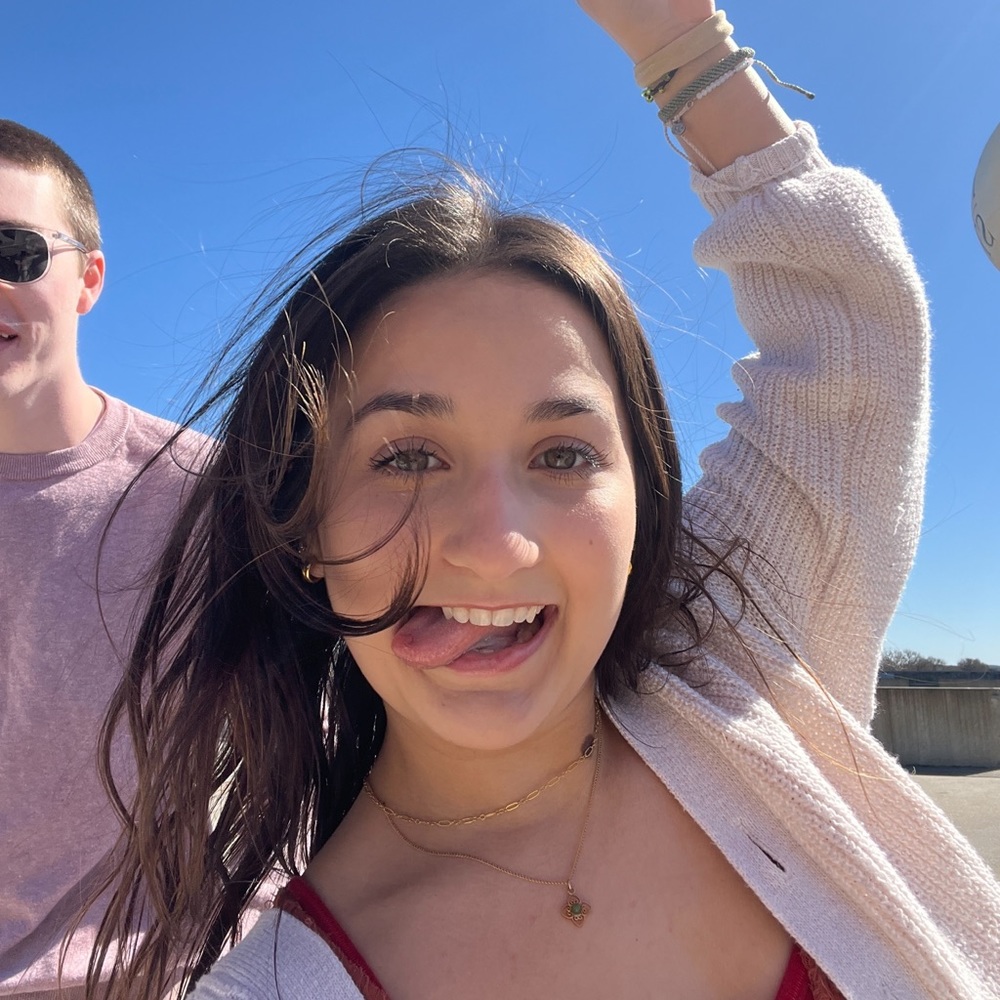 Meet your Posher, Yesenia